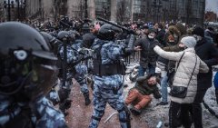 俄罗斯爆发大规模抗议，要求释放反对派领袖